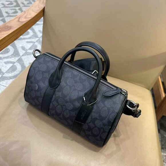 Coach men's Boston monogram pillowcase, size 25cm x 15cm x 11cm - Picture 3 of 8